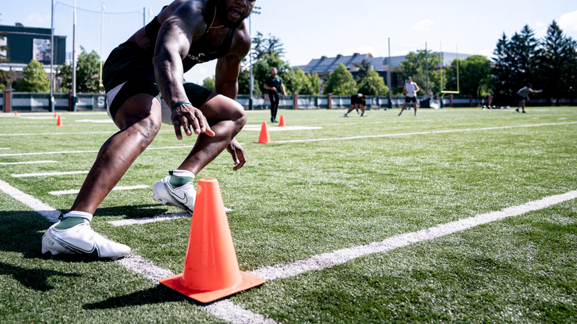 COLLEGE FOOTBALL TRAINING DRILLS